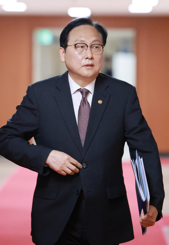 국무회의 참석하는 정인교 통상교섭본부장 [연합뉴스]